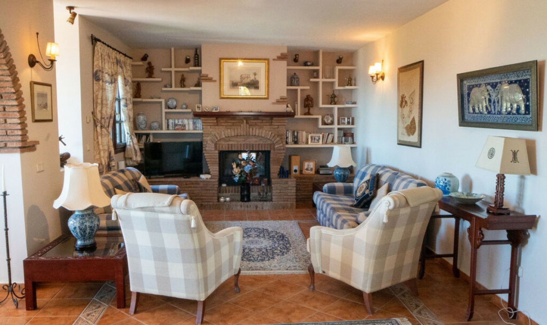 Resale - House -
Estepona