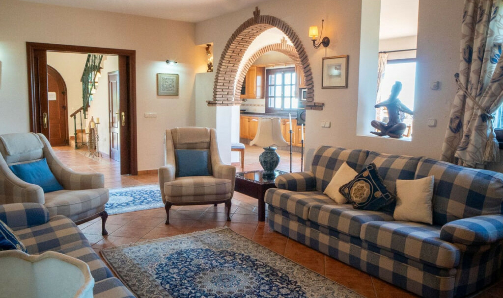 Resale - House -
Estepona