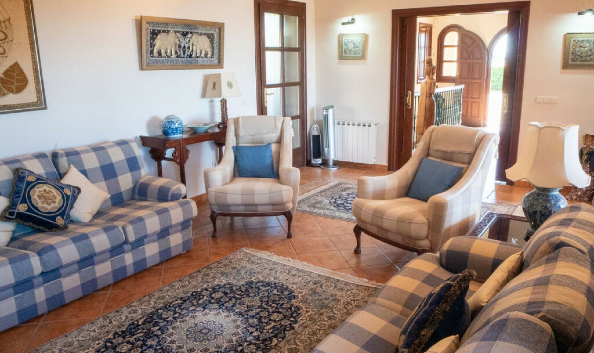 Resale - House -
Estepona