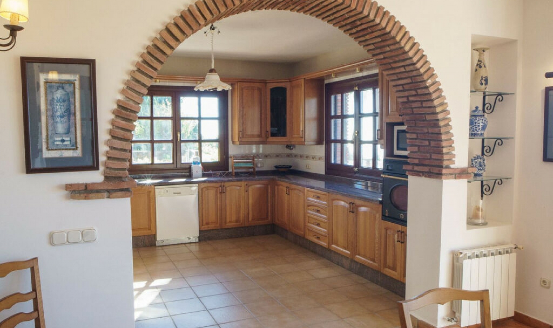 Resale - House -
Estepona