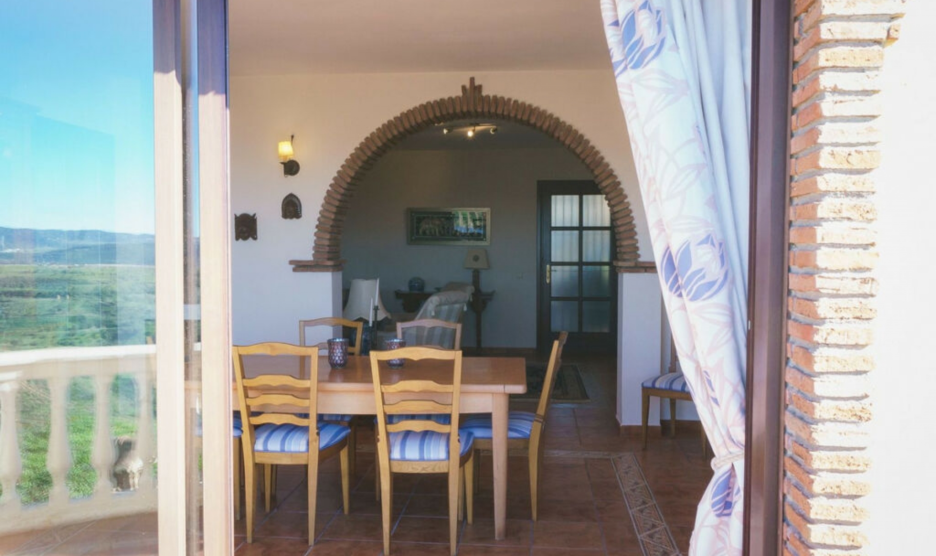 Resale - House -
Estepona