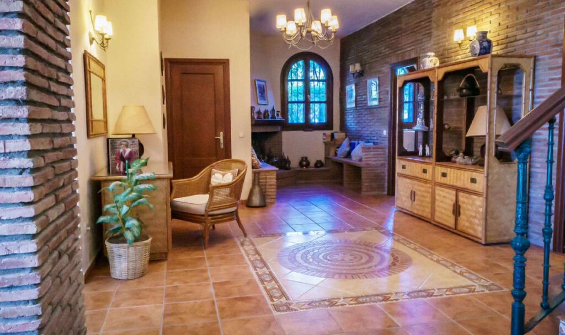 Resale - House -
Estepona