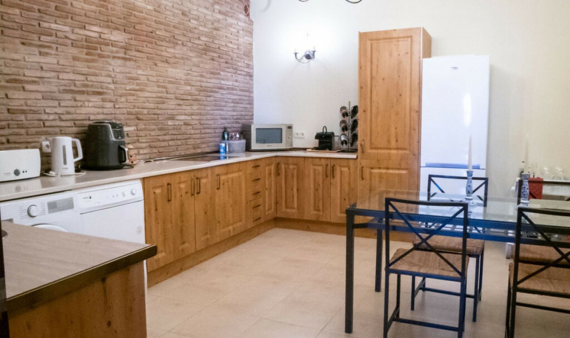 Resale - House -
Estepona
