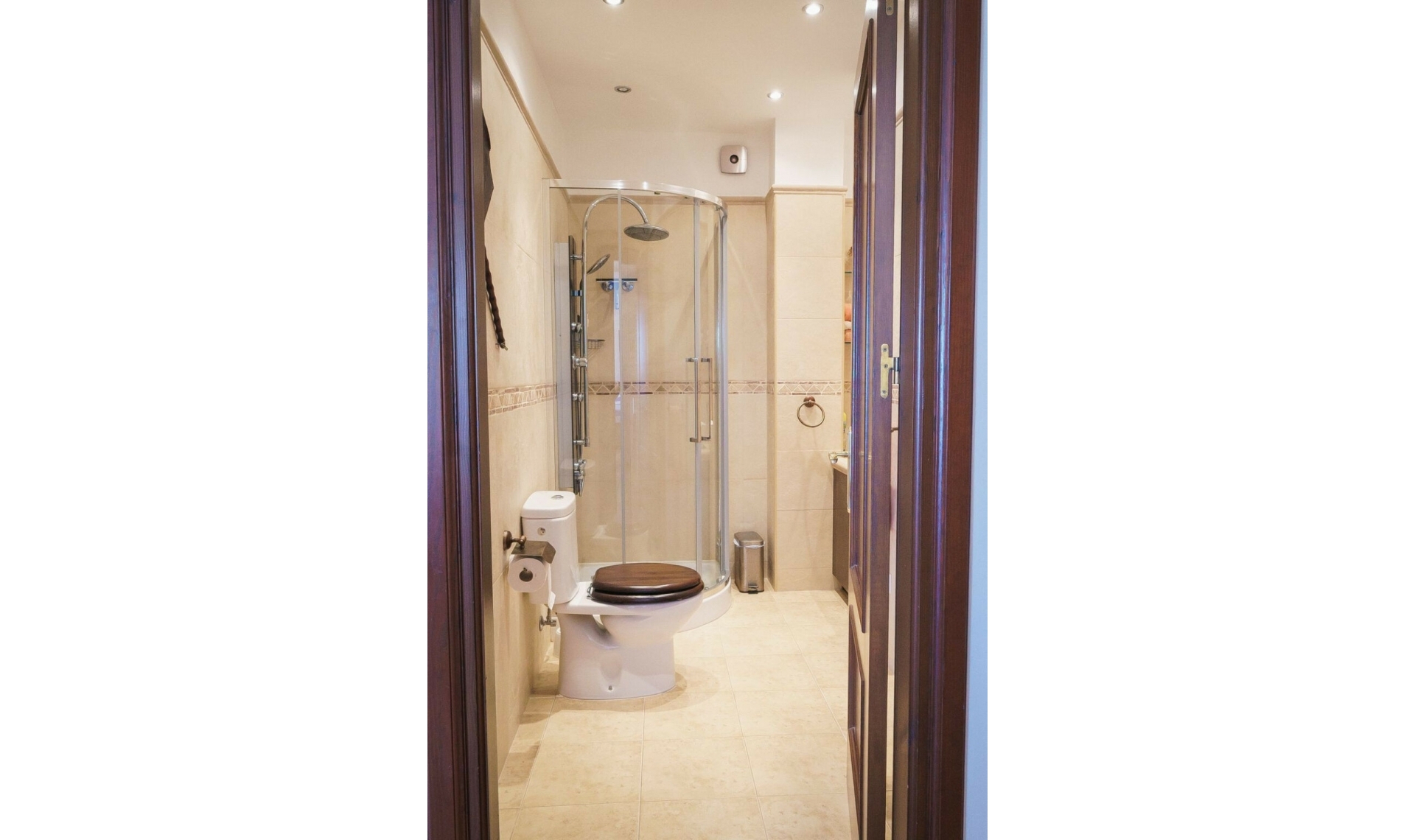Resale - House -
Estepona