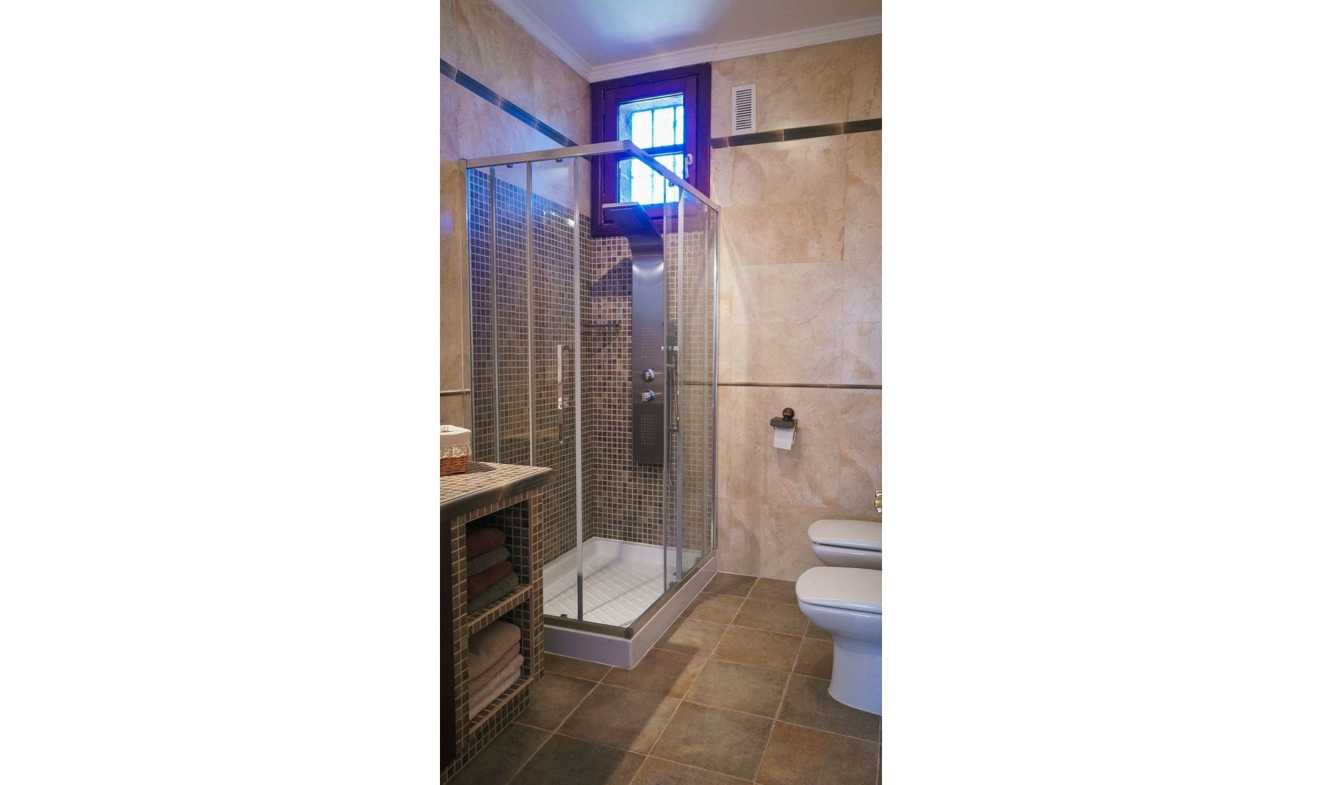 Resale - House -
Estepona