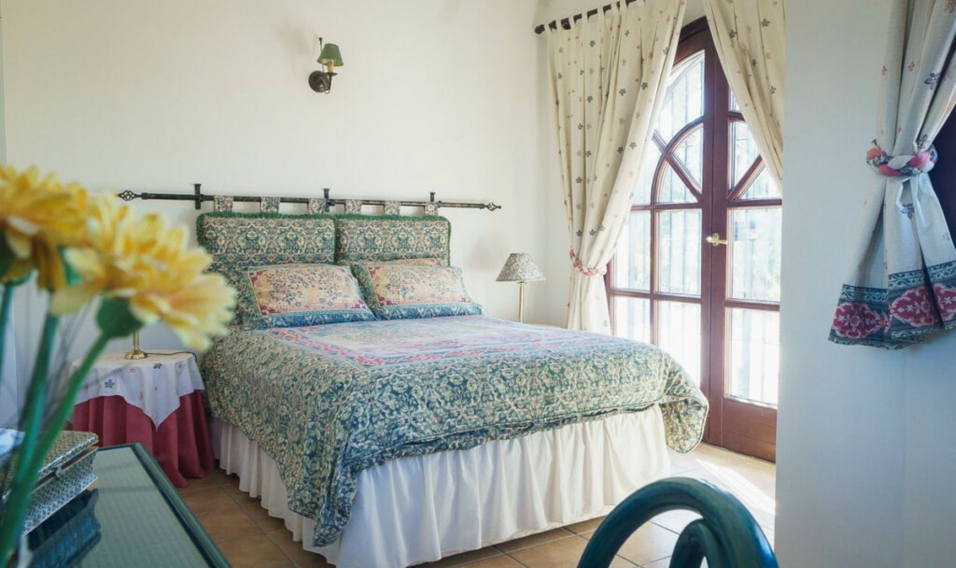Resale - House -
Estepona