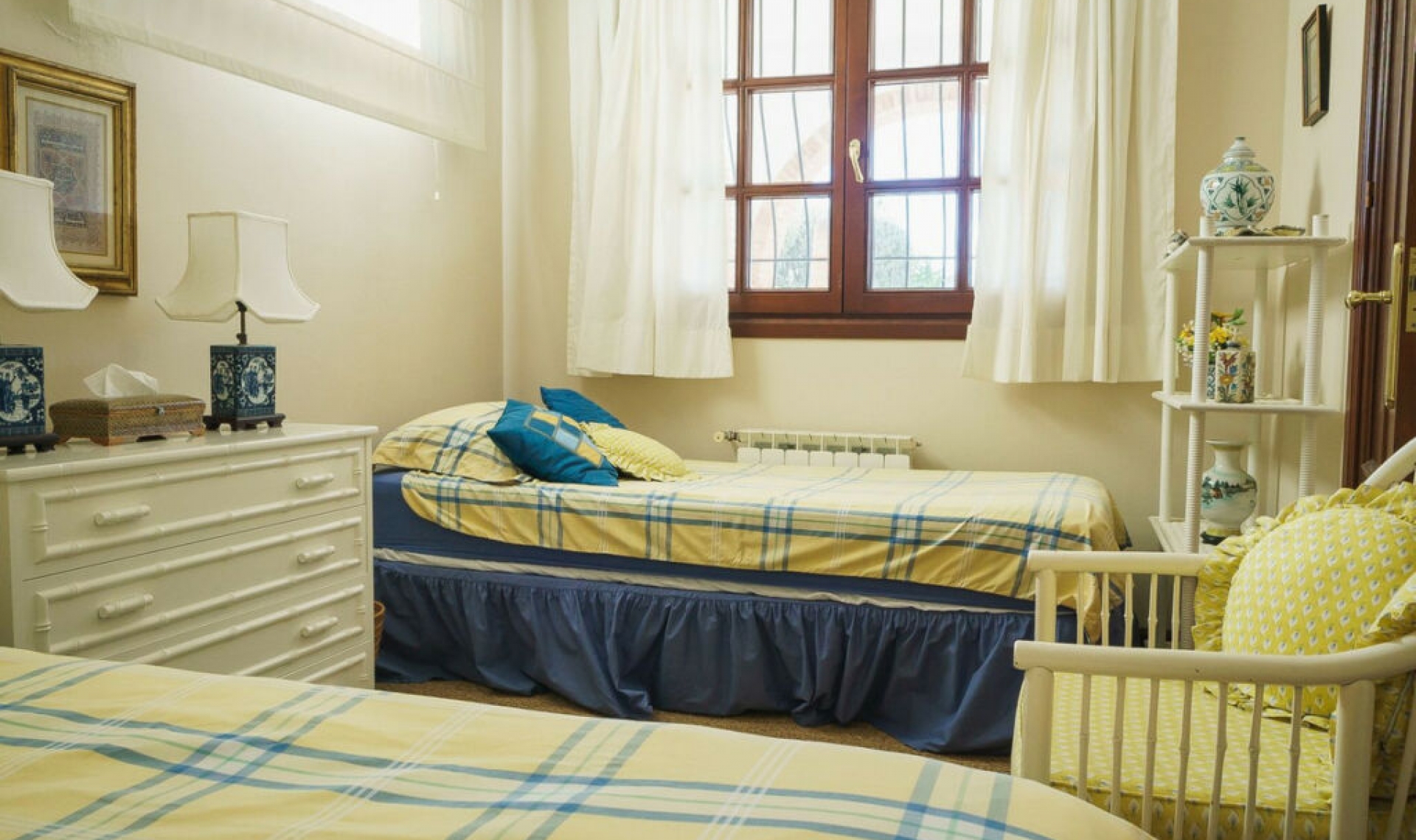 Resale - House -
Estepona