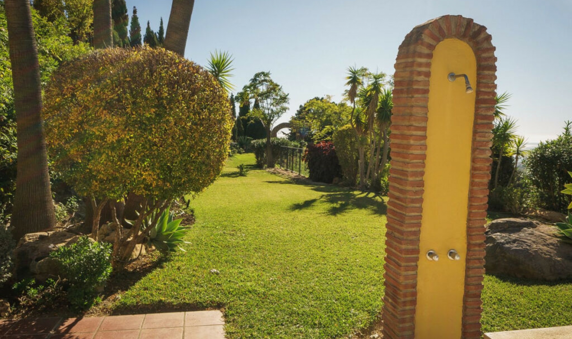 Resale - House -
Estepona