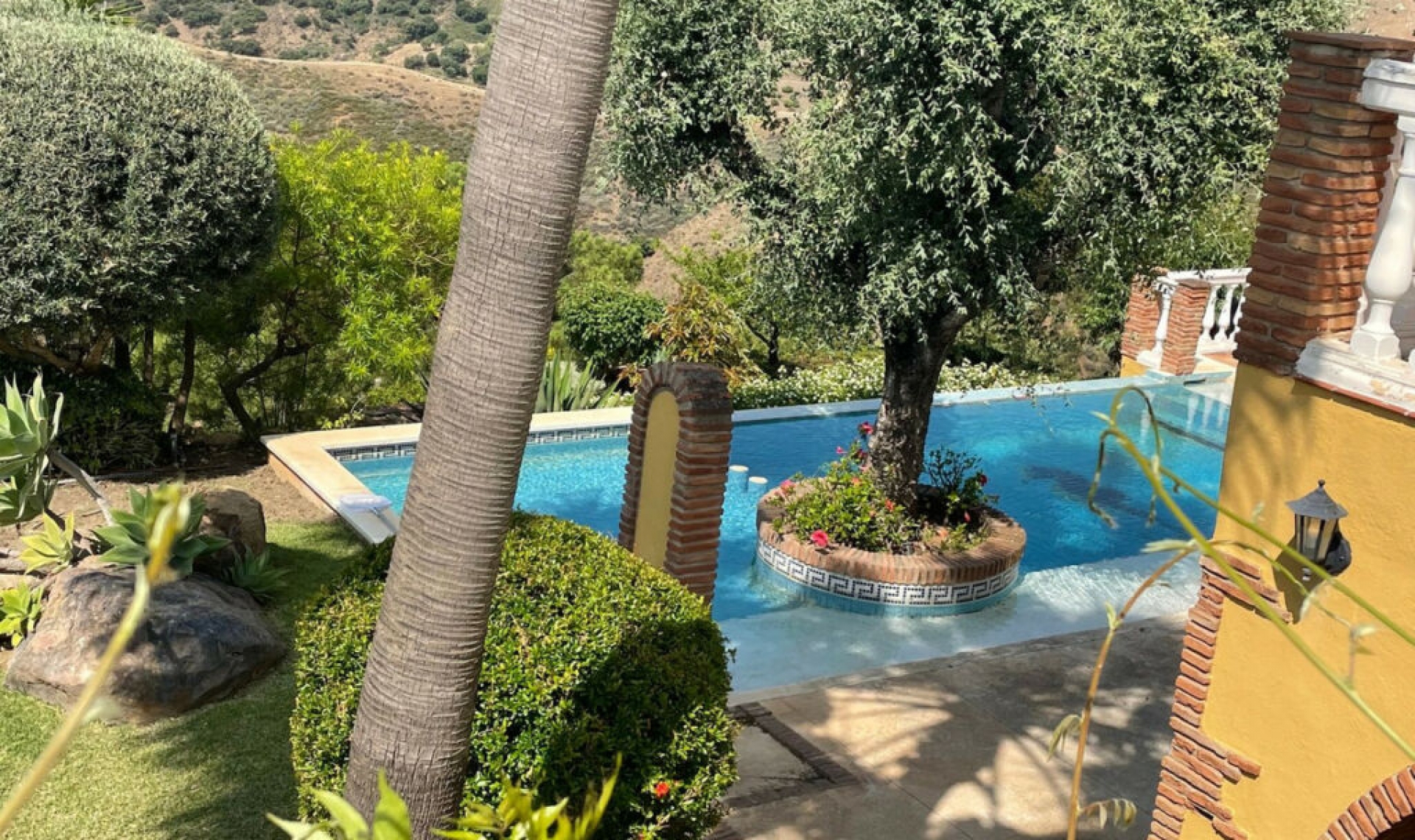 Resale - House -
Estepona