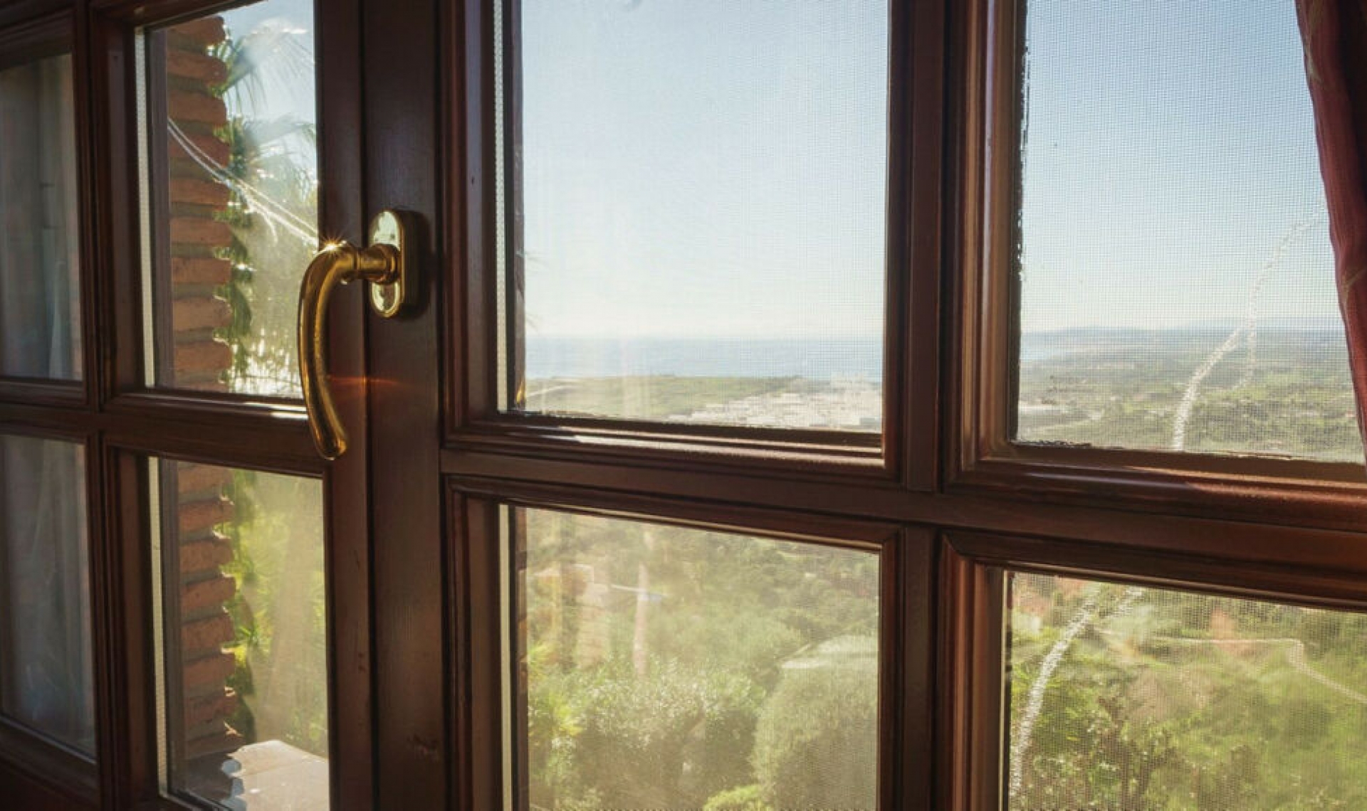 Resale - House -
Estepona