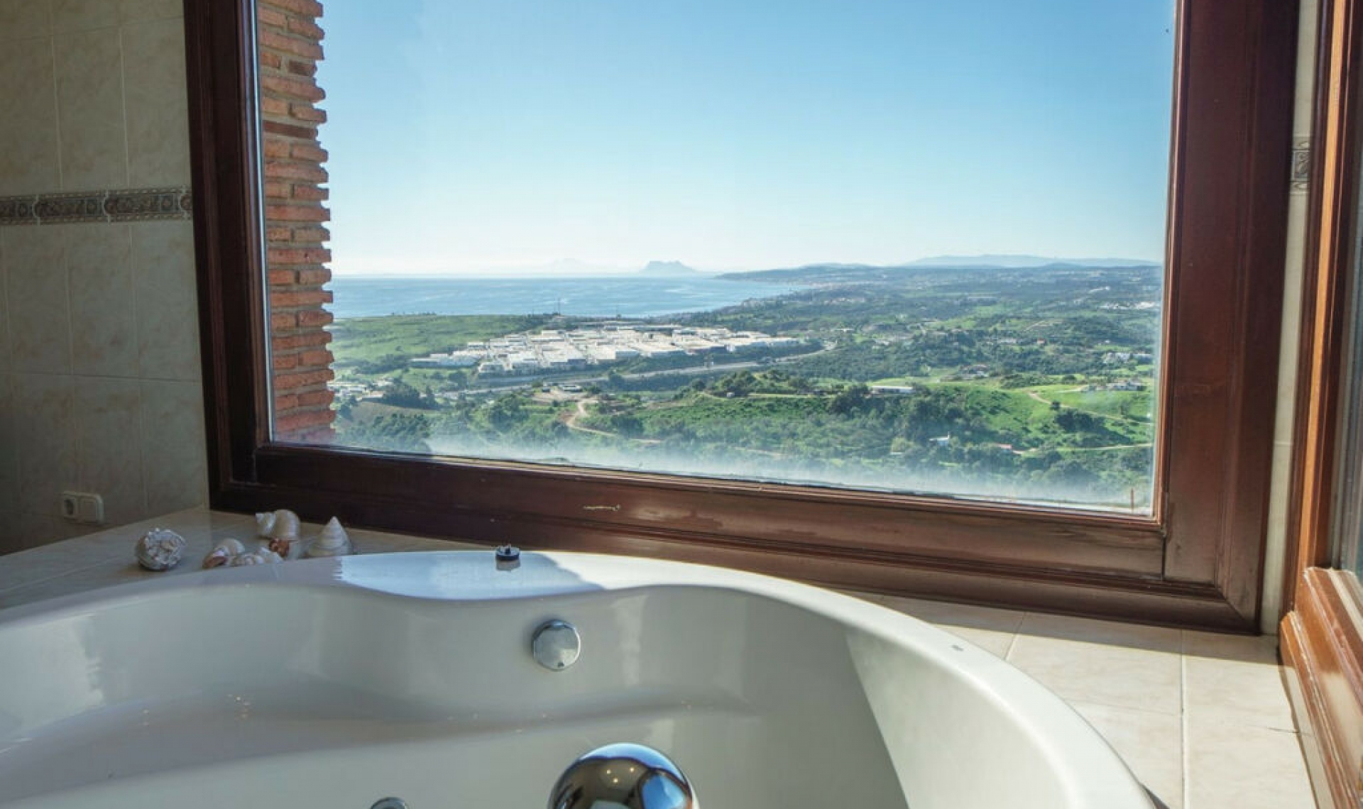 Resale - House -
Estepona