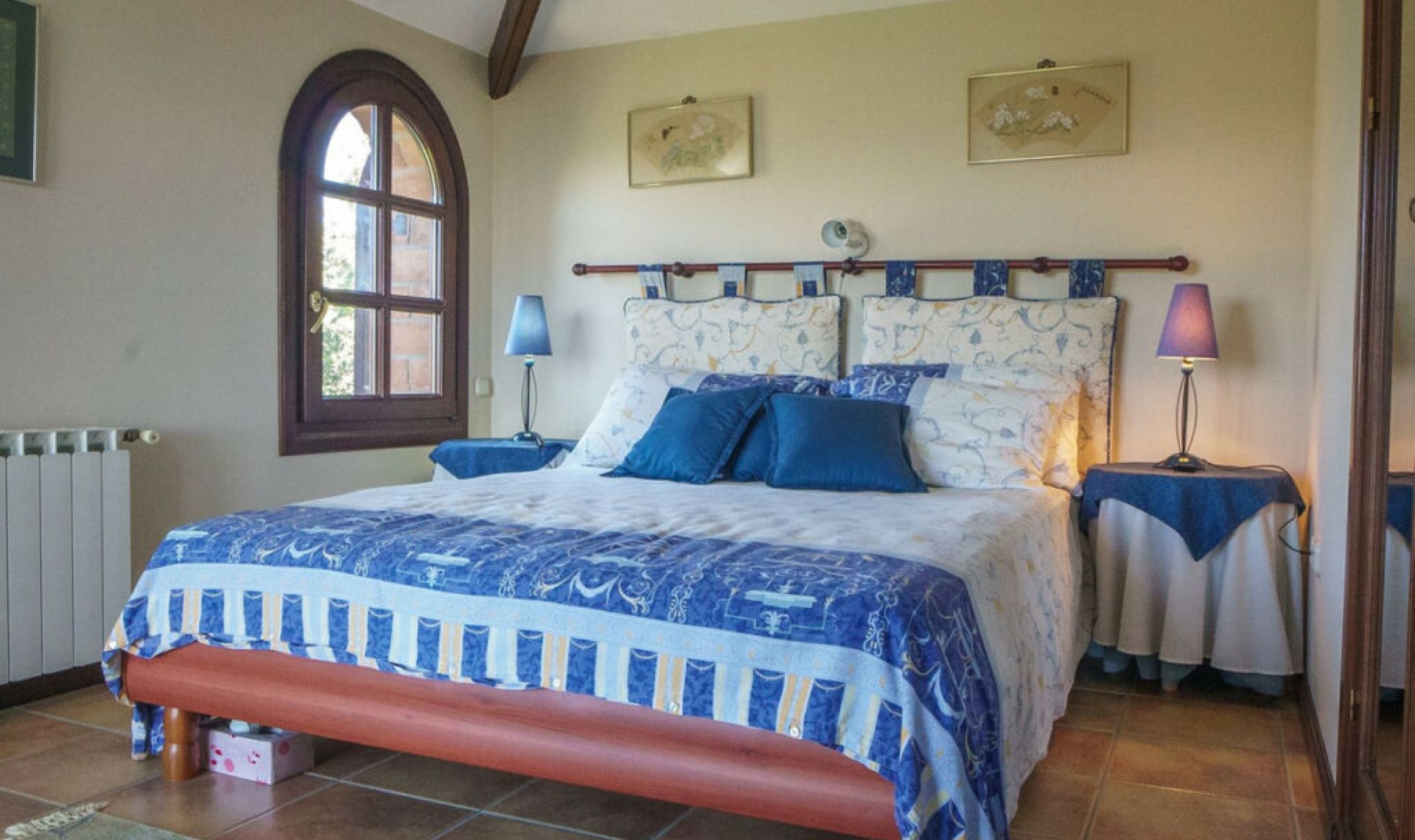 Resale - House -
Estepona