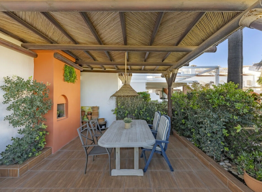 Resale - House -
Estepona