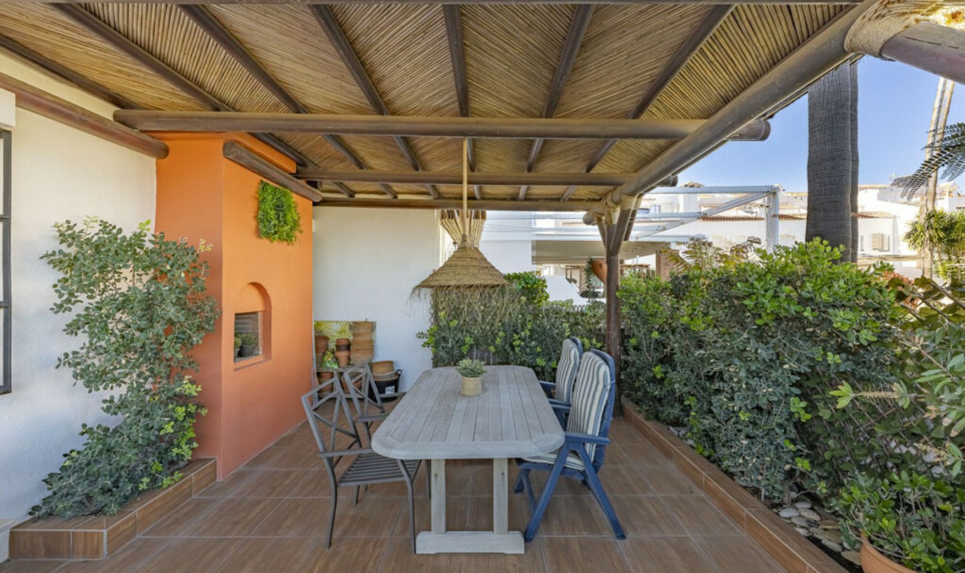 Resale - House -
Estepona