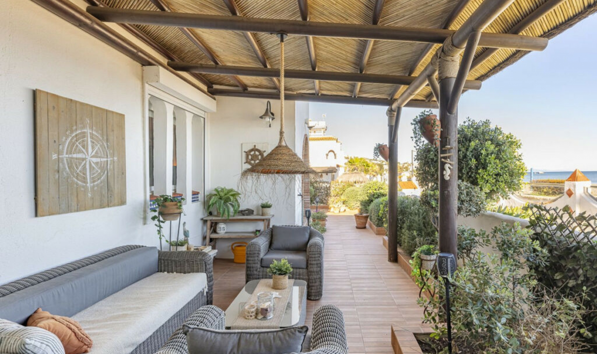 Resale - House -
Estepona