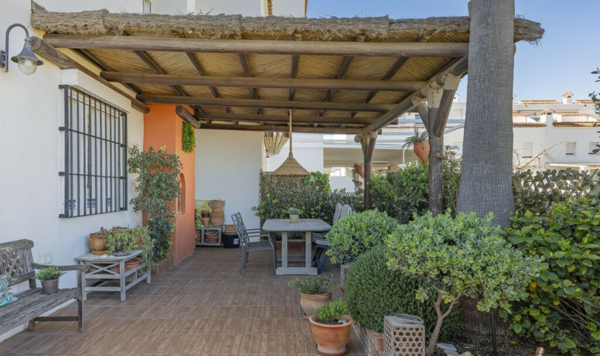 Resale - House -
Estepona