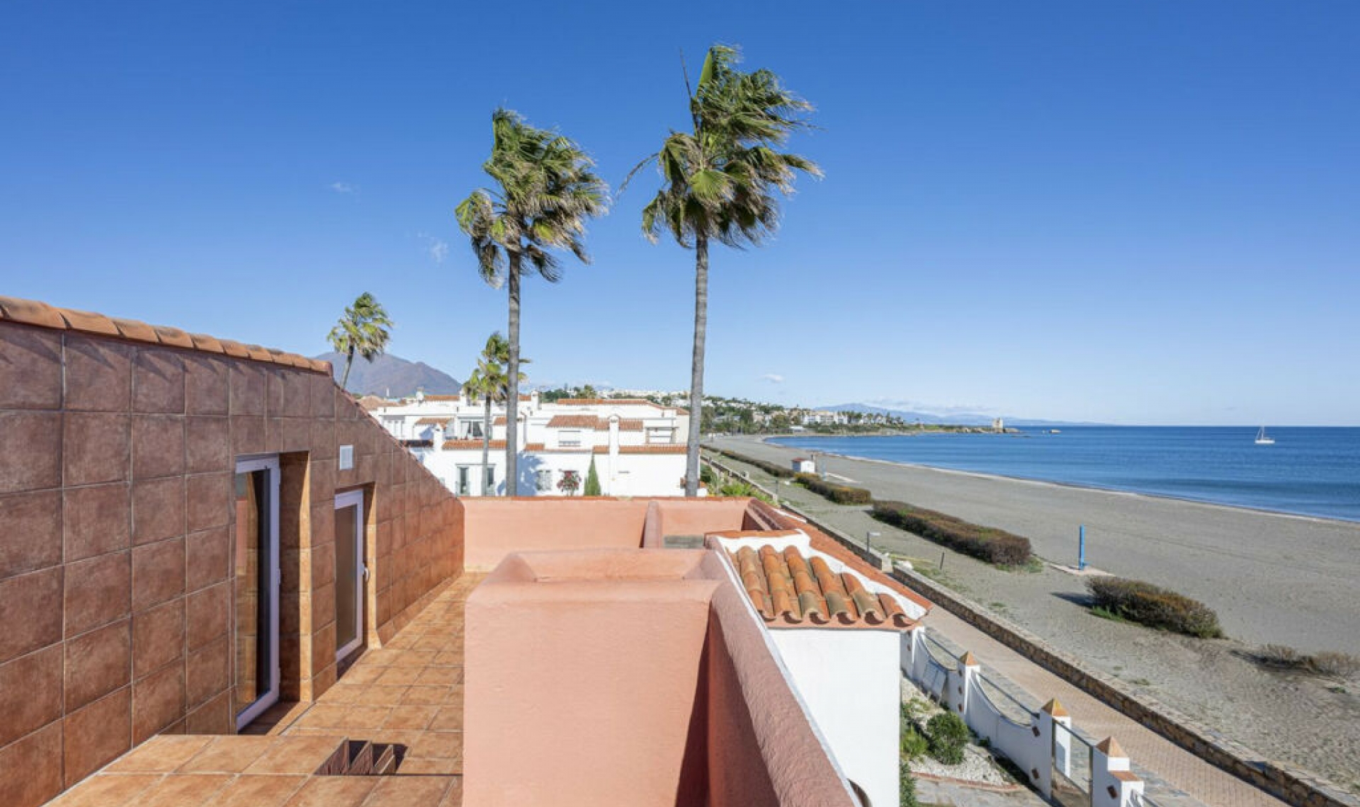 Resale - House -
Estepona