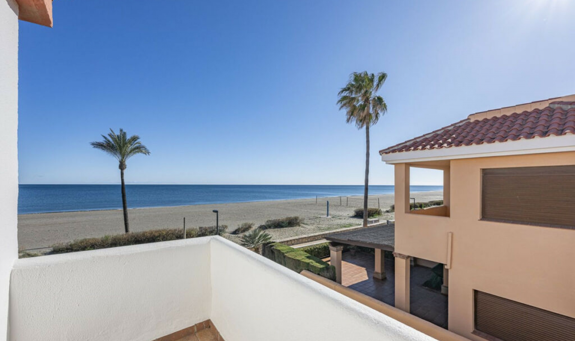 Resale - House -
Estepona