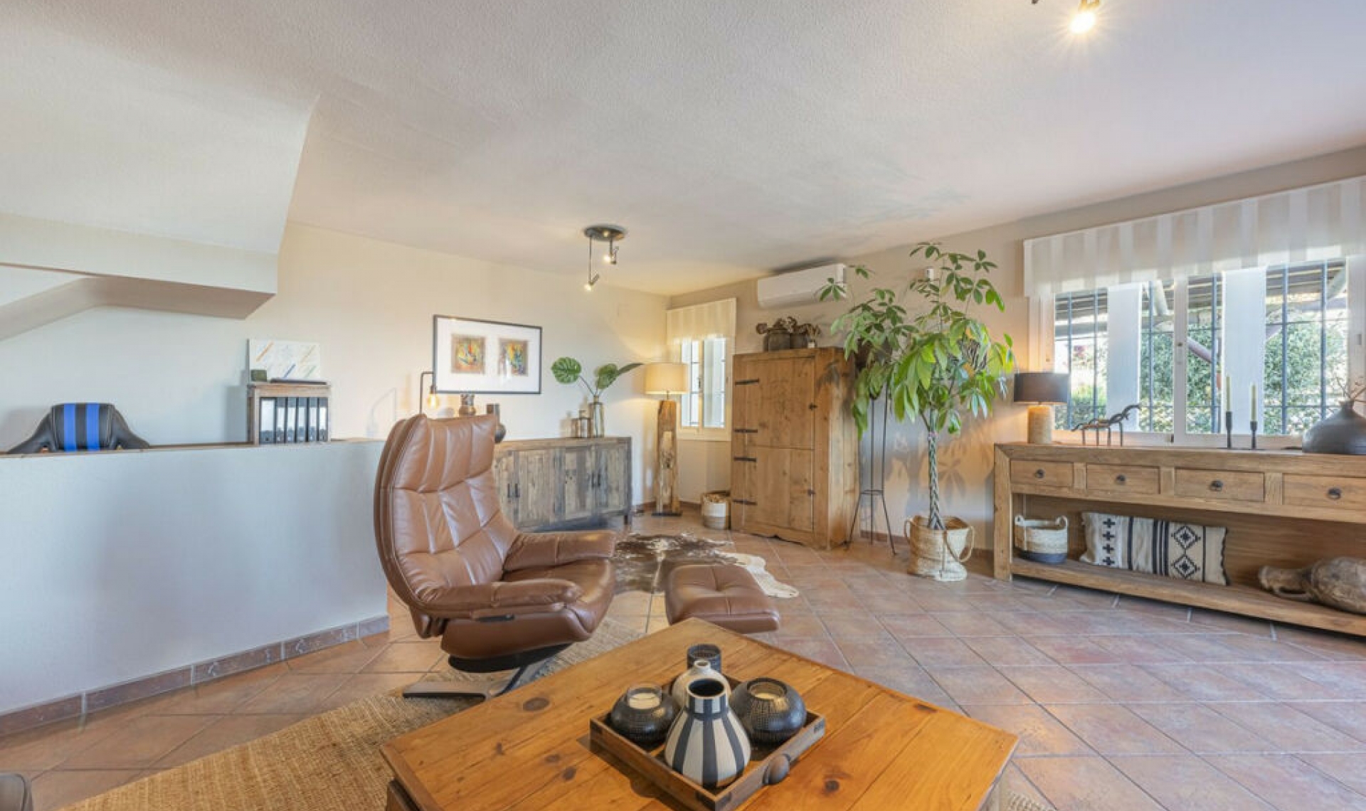 Resale - House -
Estepona