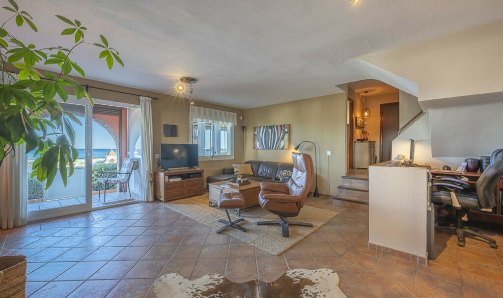 Resale - House -
Estepona