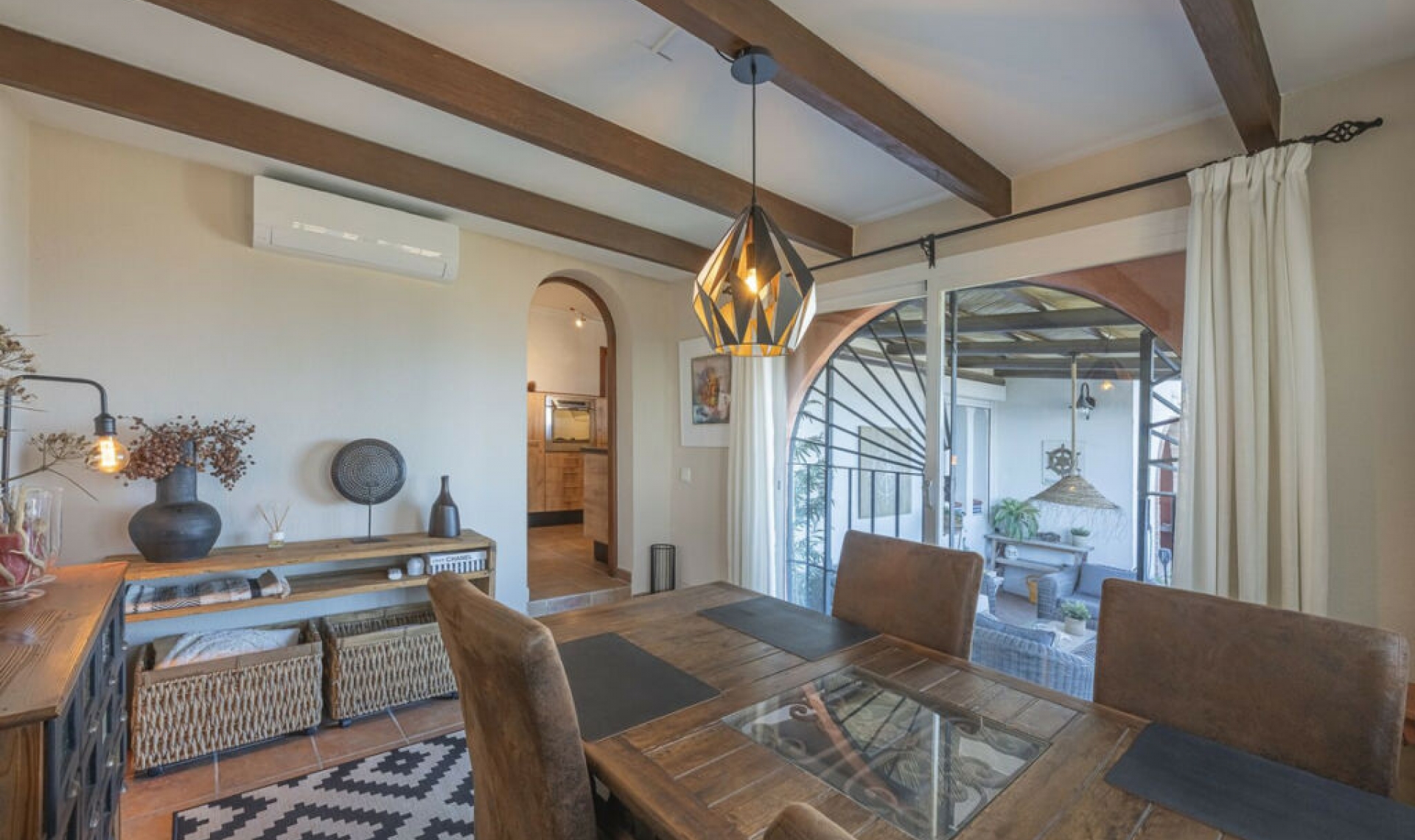 Resale - House -
Estepona
