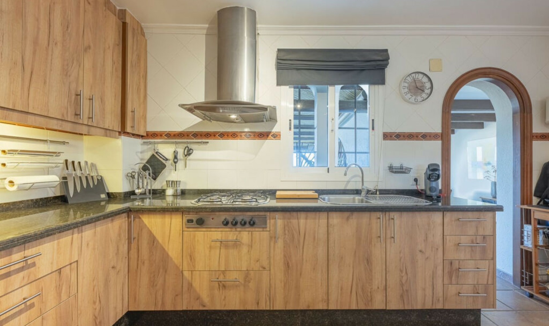 Resale - House -
Estepona