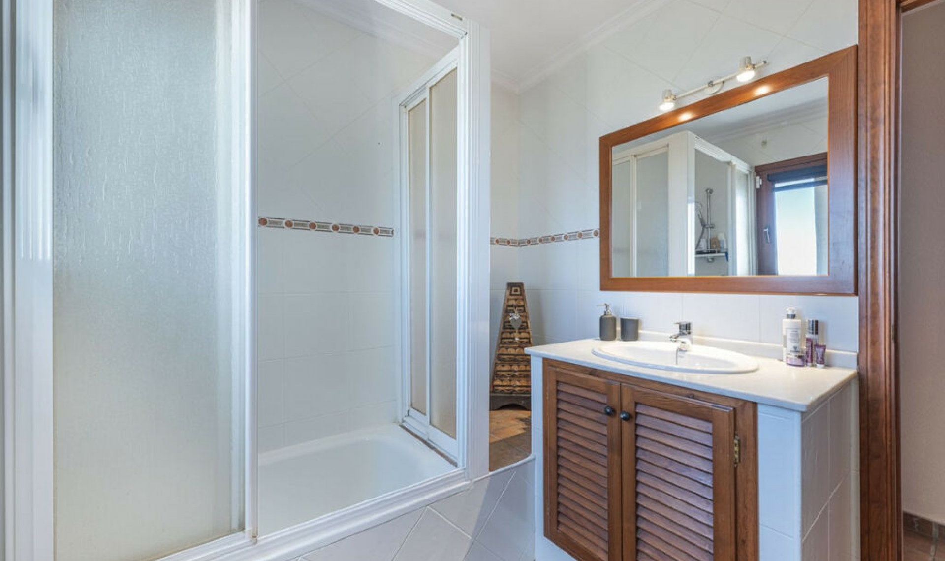 Resale - House -
Estepona