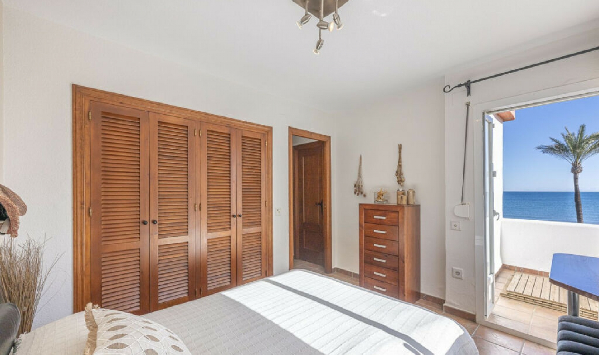Resale - House -
Estepona