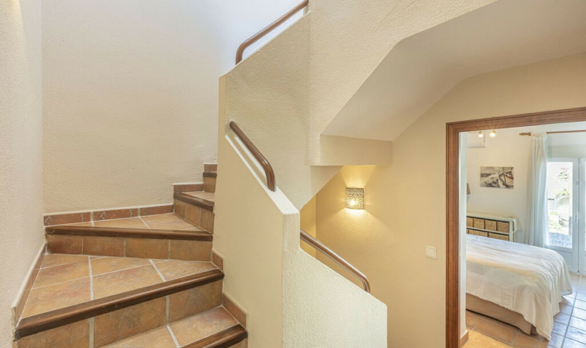 Resale - House -
Estepona