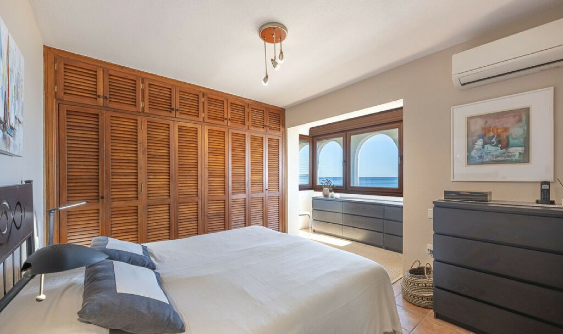 Resale - House -
Estepona