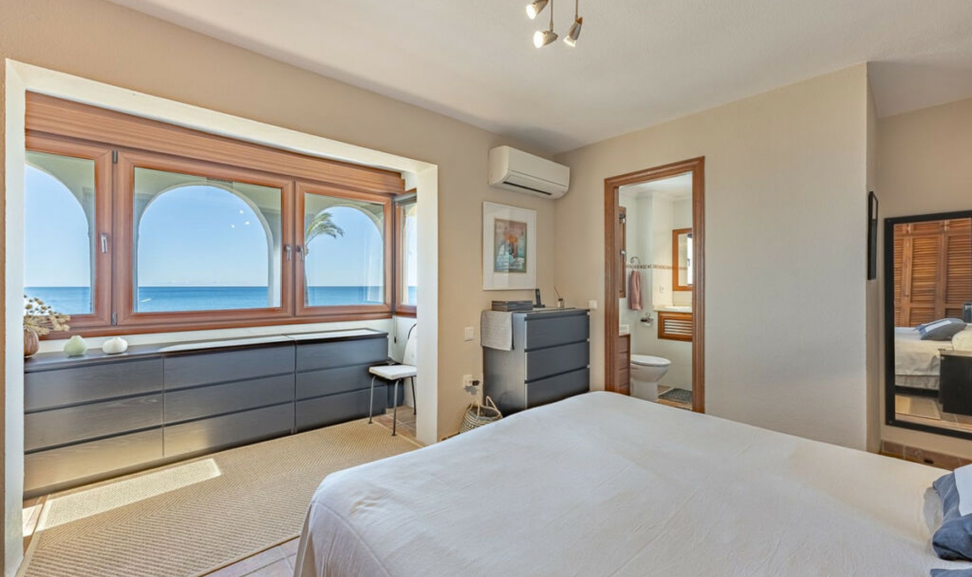 Resale - House -
Estepona