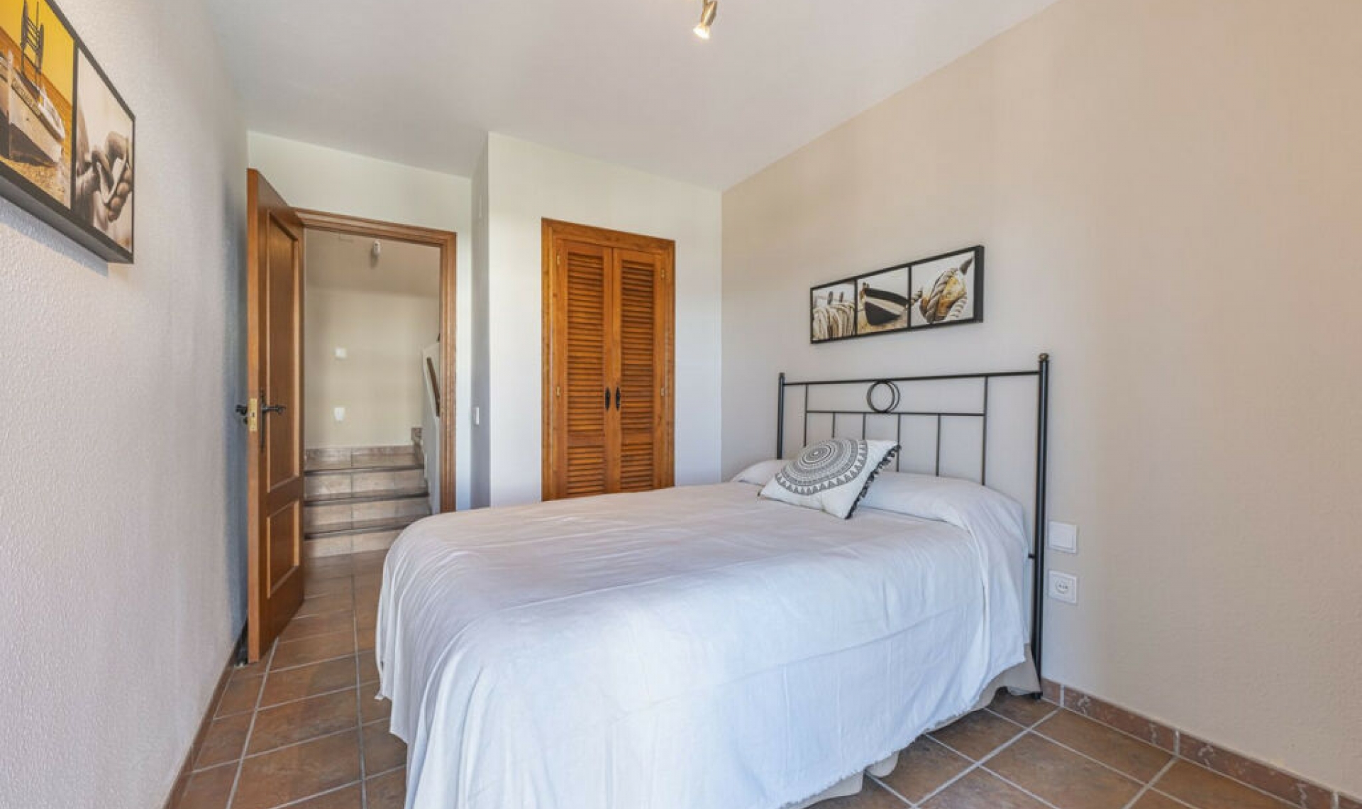 Resale - House -
Estepona