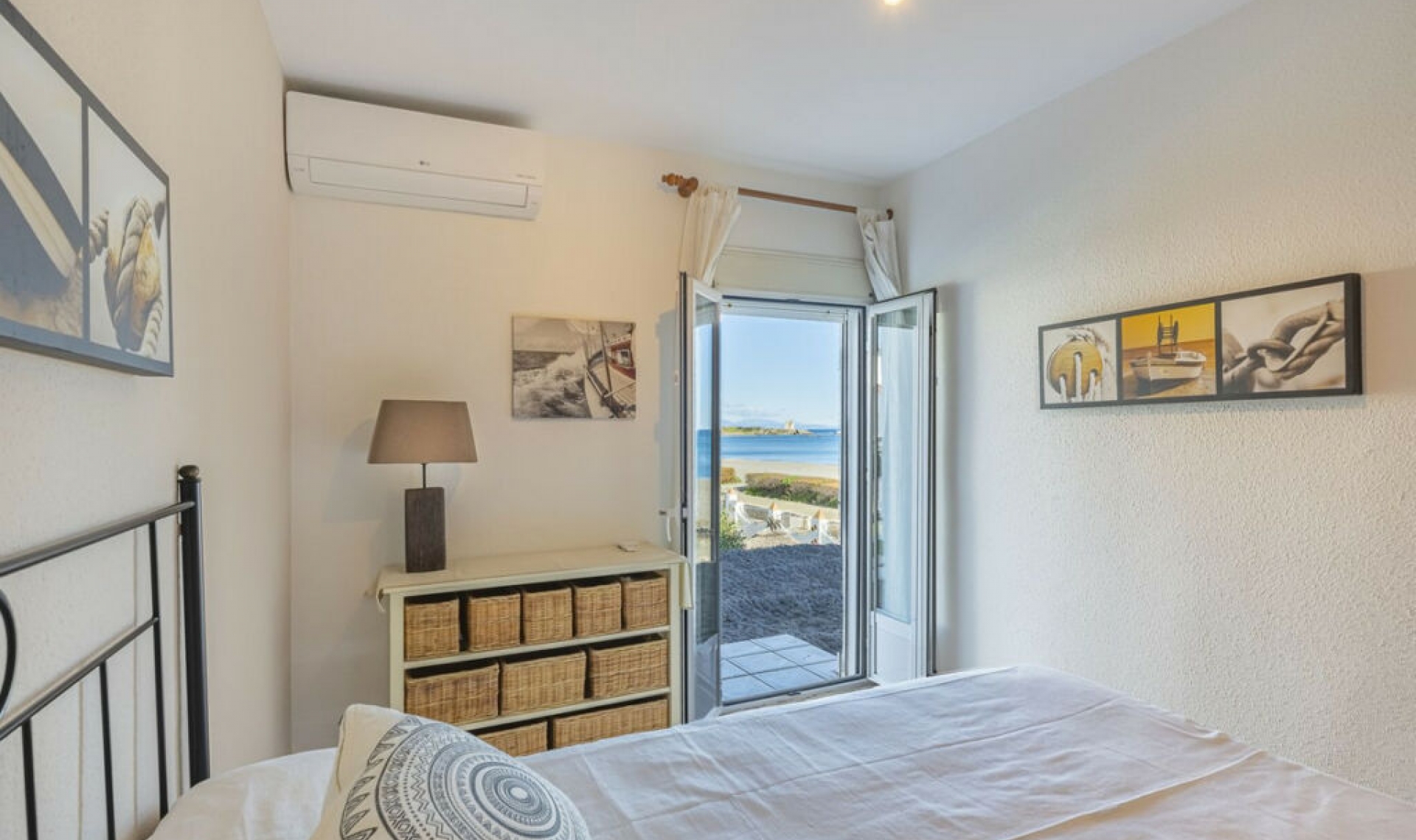 Resale - House -
Estepona