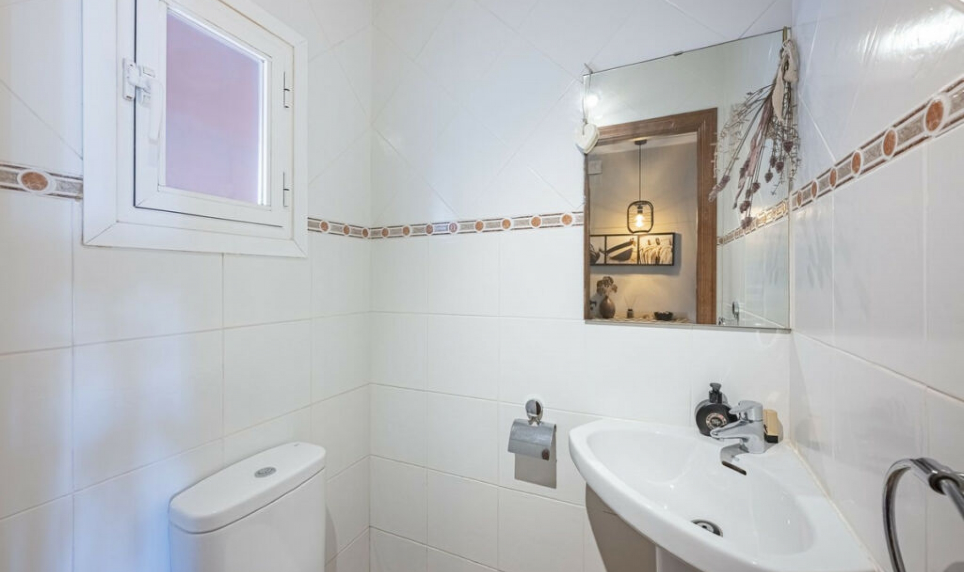 Resale - House -
Estepona