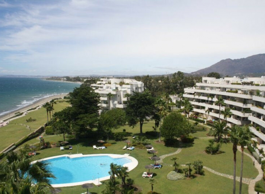 Resale - House -
Estepona