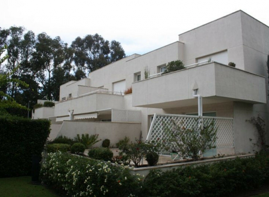 Resale - House -
Estepona