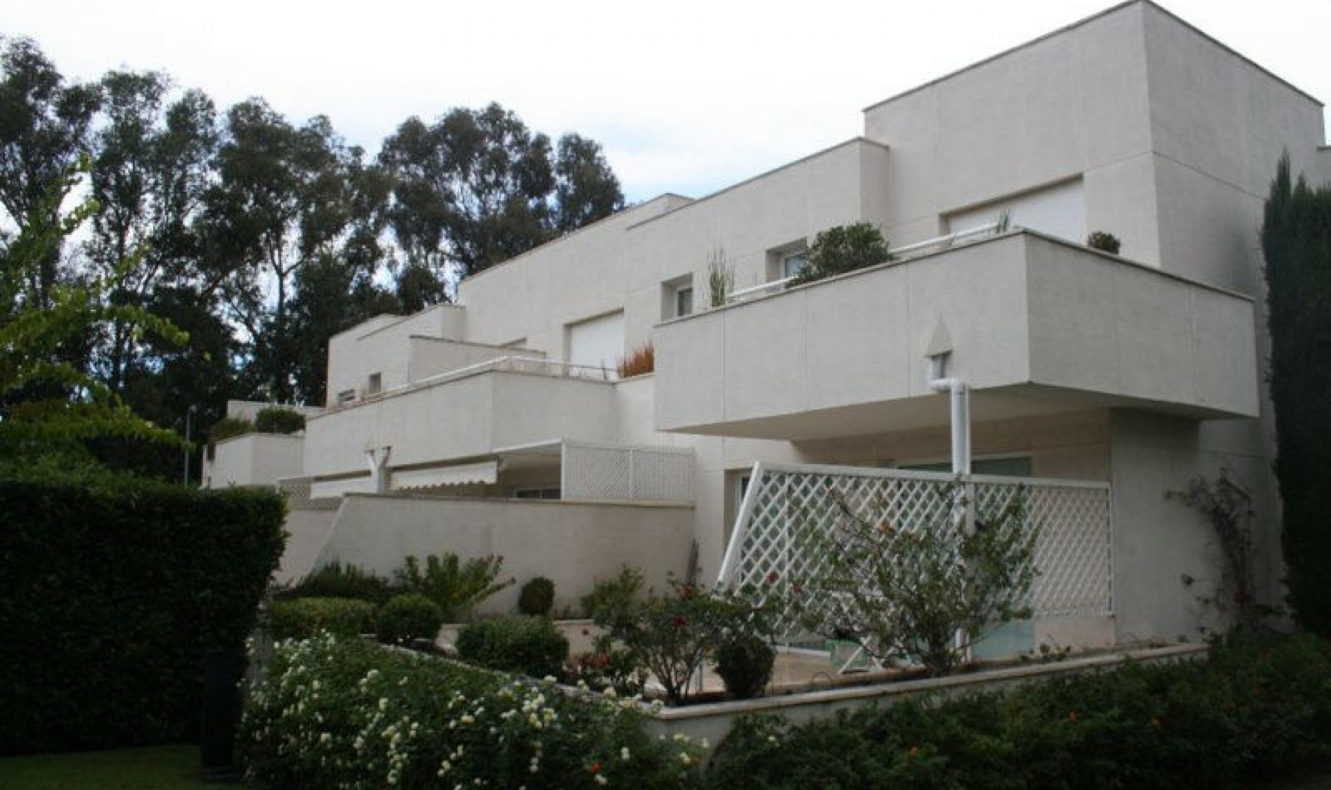 Resale - House -
Estepona