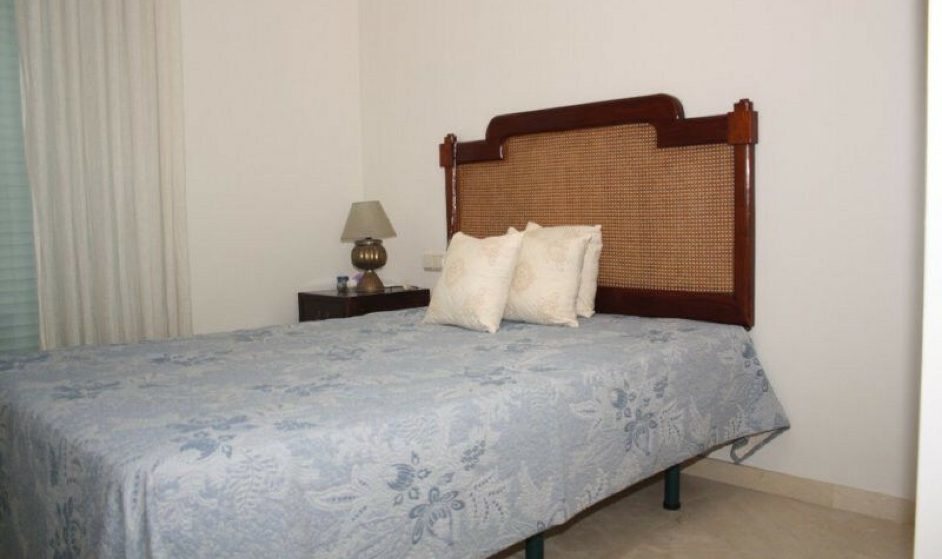 Resale - House -
Estepona