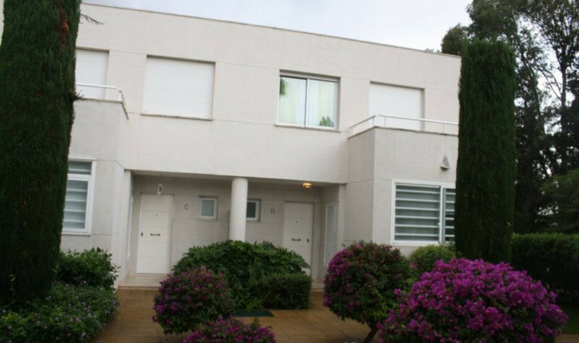 Resale - House -
Estepona