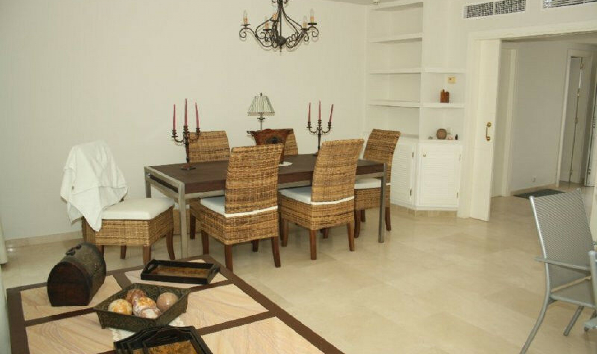 Resale - House -
Estepona