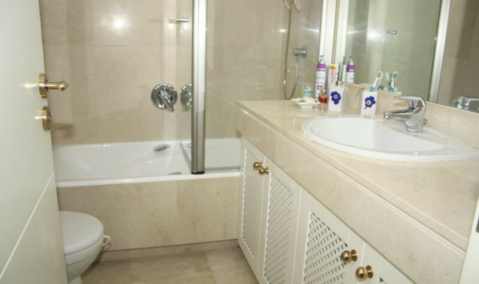 Resale - House -
Estepona