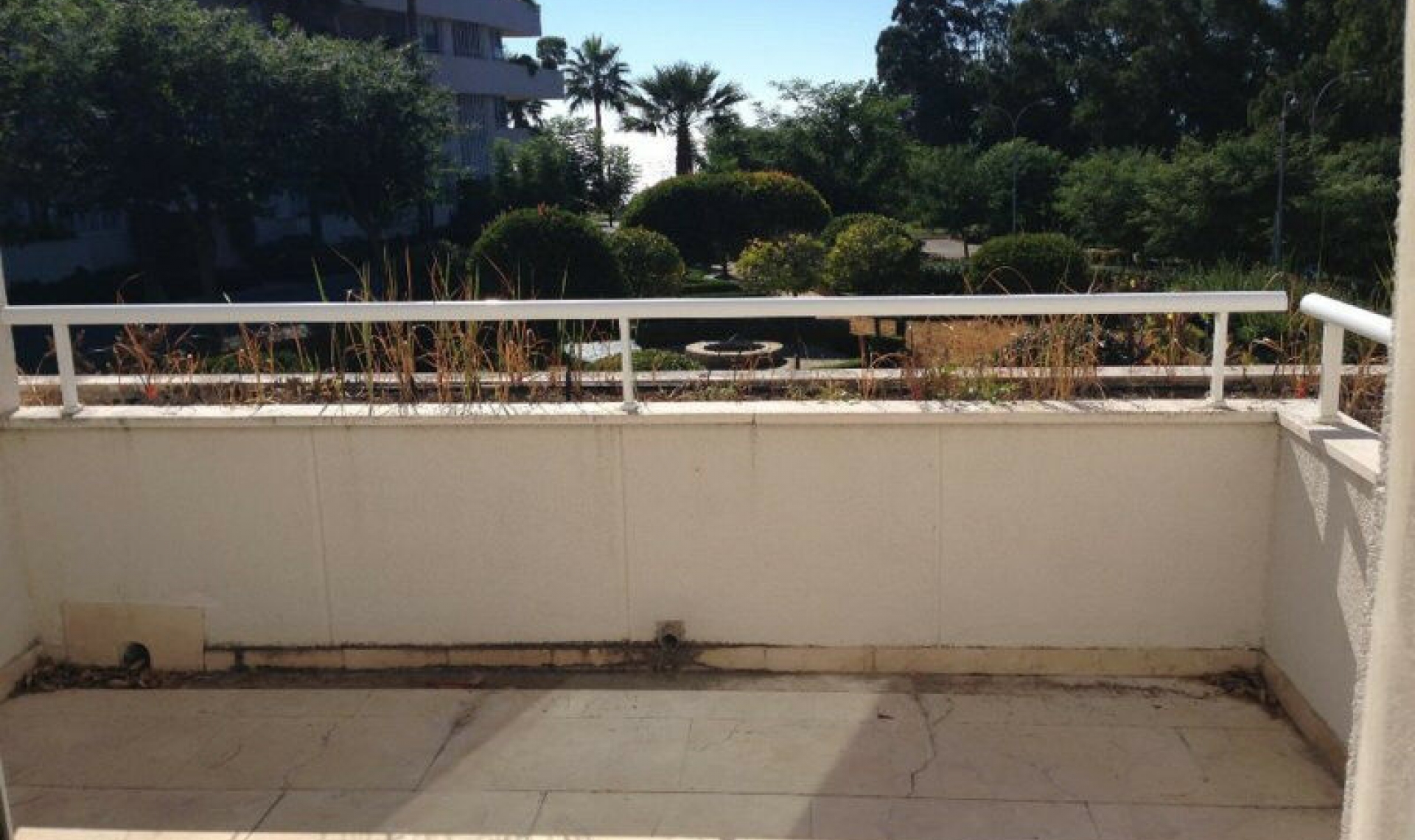 Resale - House -
Estepona