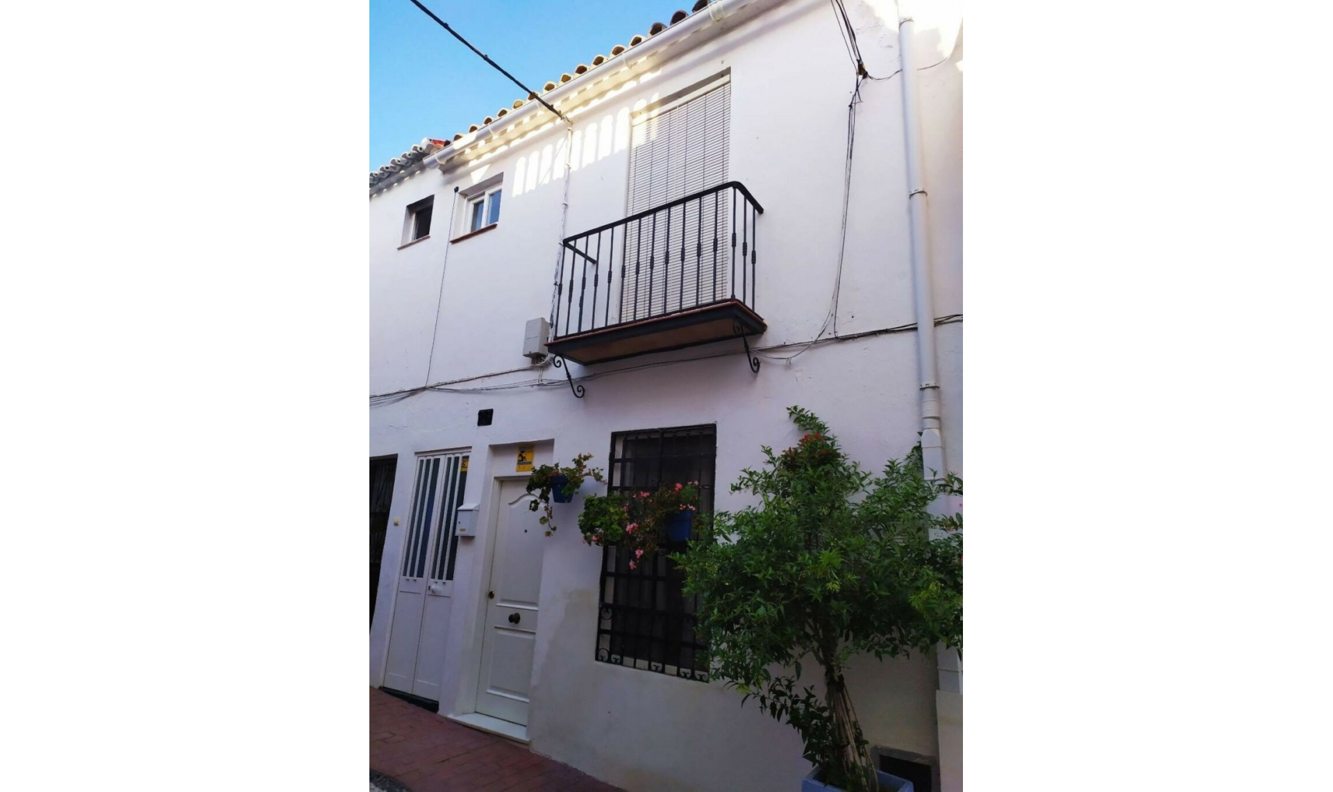 Resale - House -
Estepona
