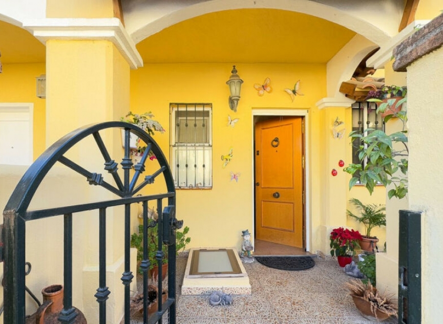 Resale - House -
Estepona