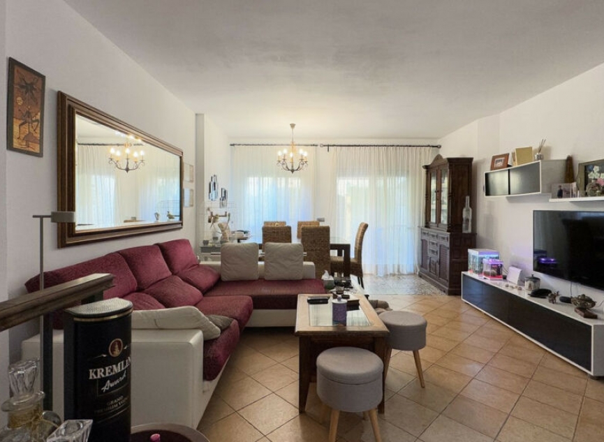 Resale - House -
Estepona