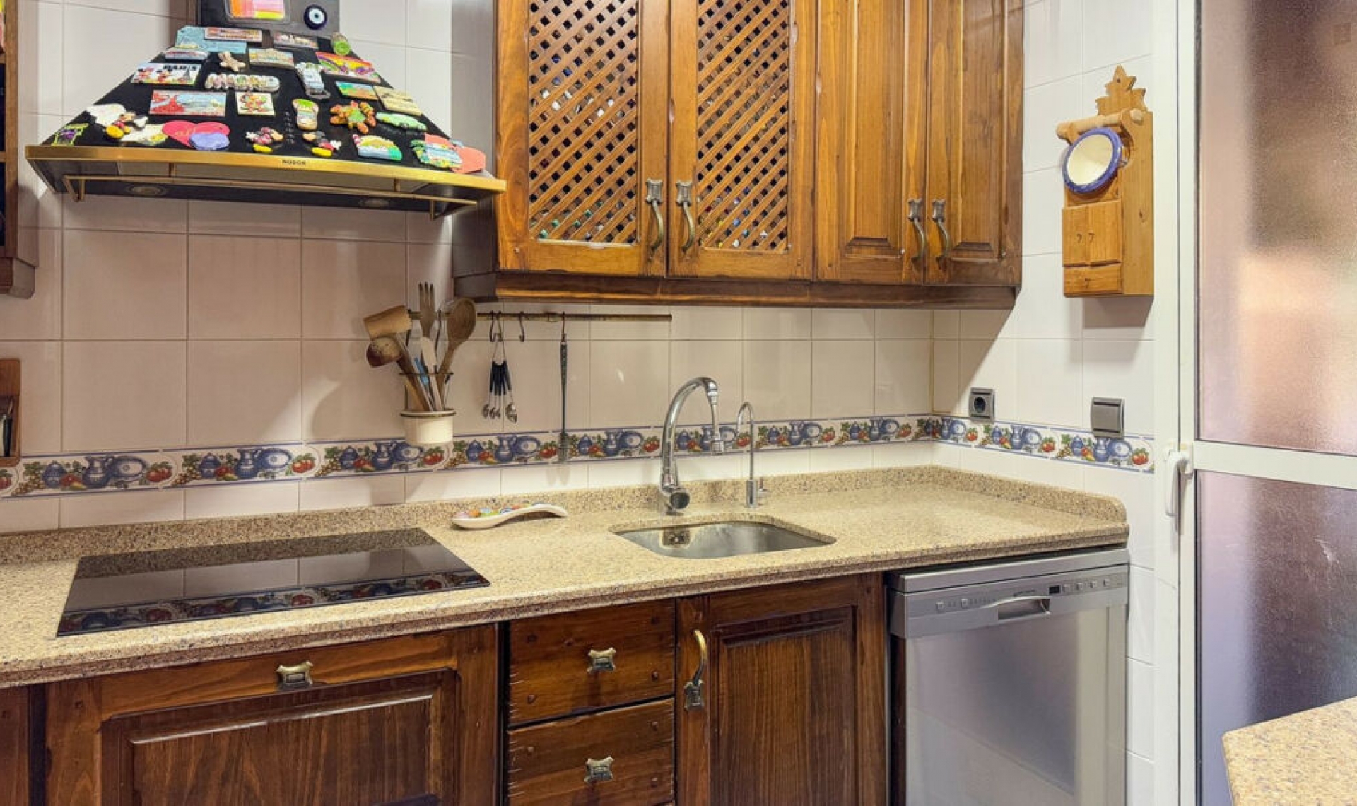 Resale - House -
Estepona