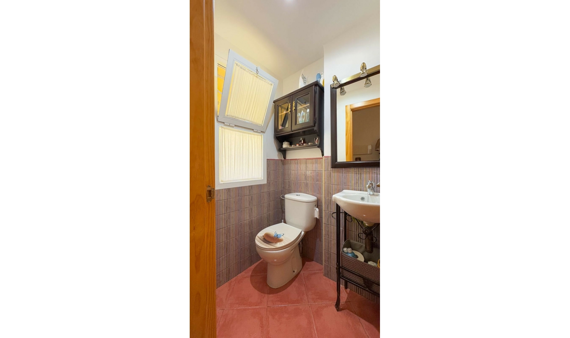 Resale - House -
Estepona