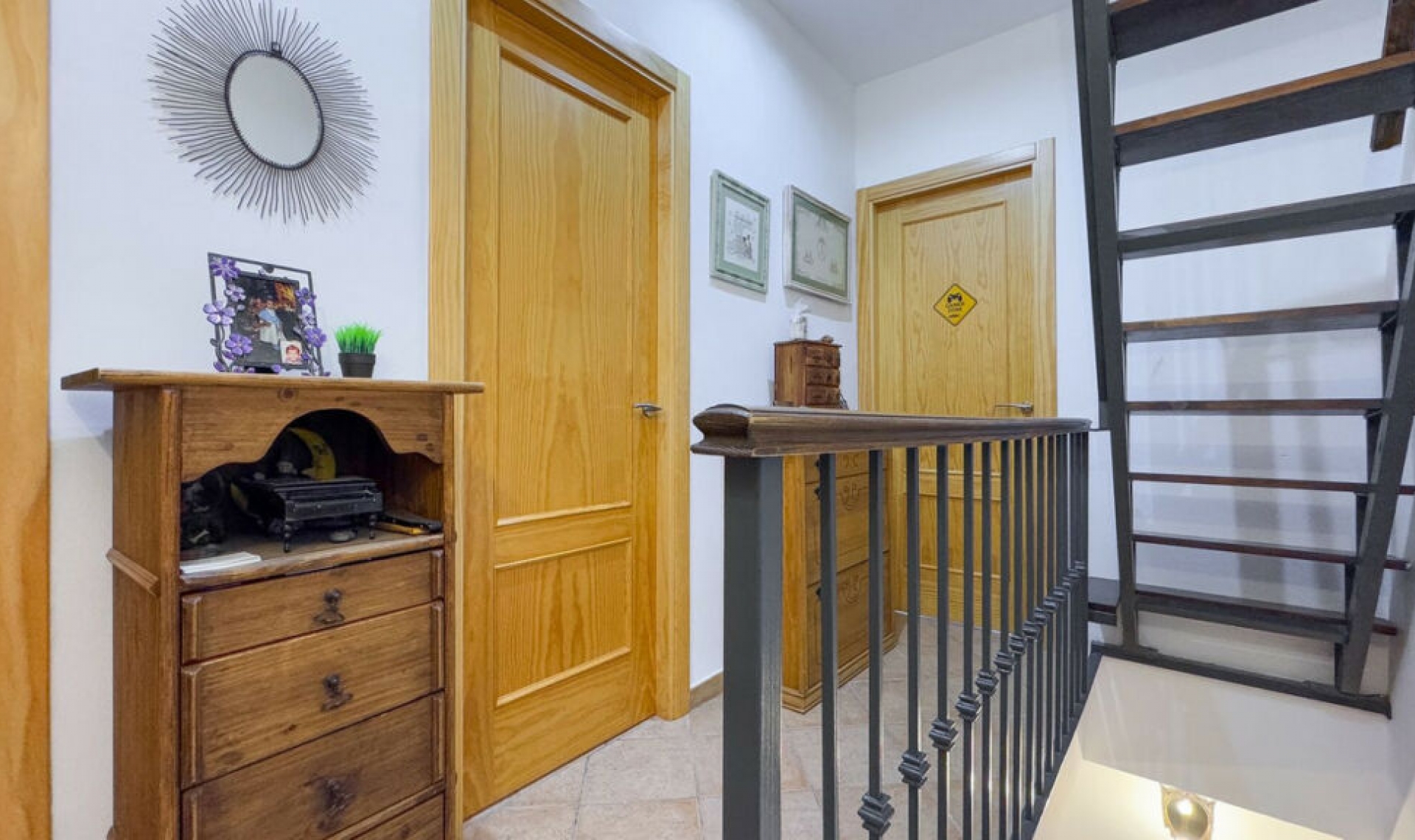 Resale - House -
Estepona