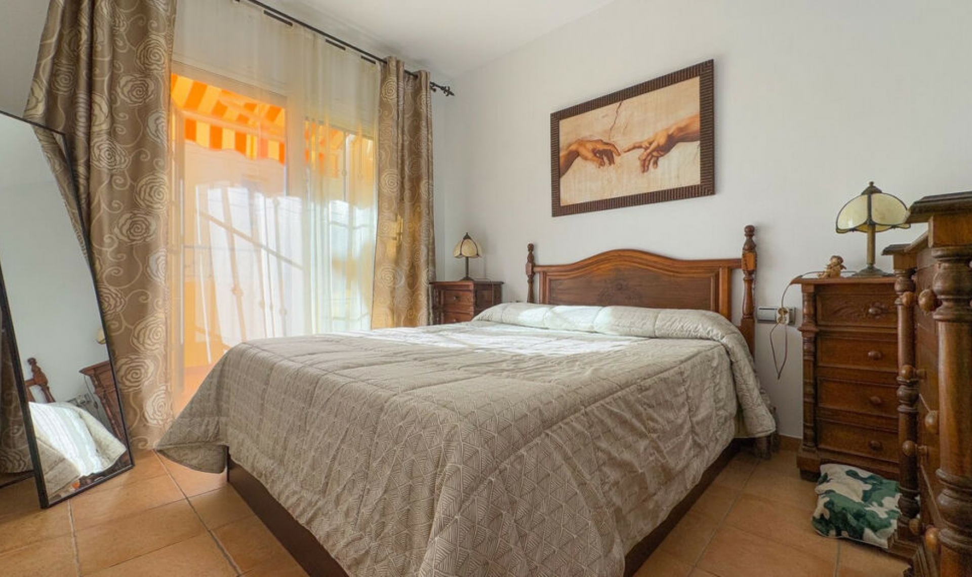 Resale - House -
Estepona
