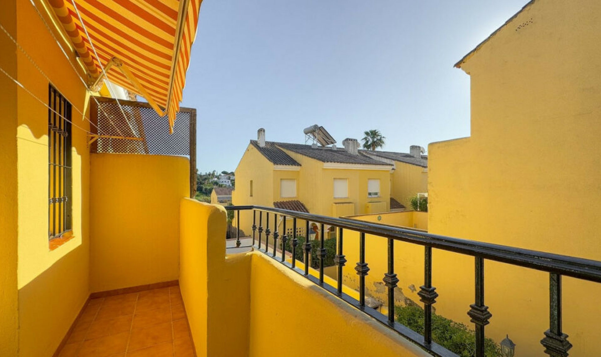 Resale - House -
Estepona